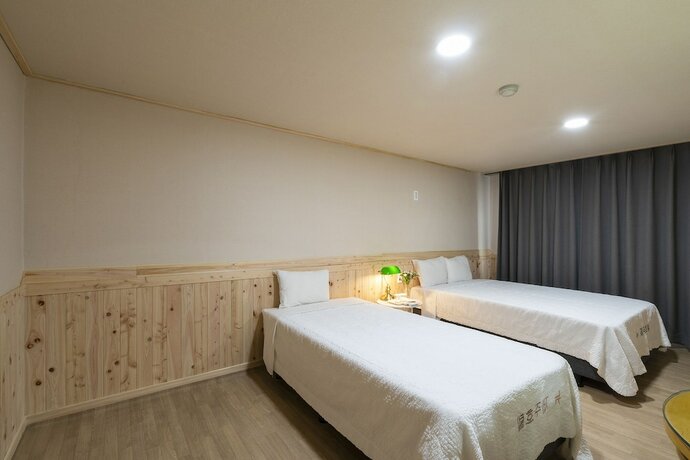 Imagen de la habitación del Hotel New Jeju. Foto 18