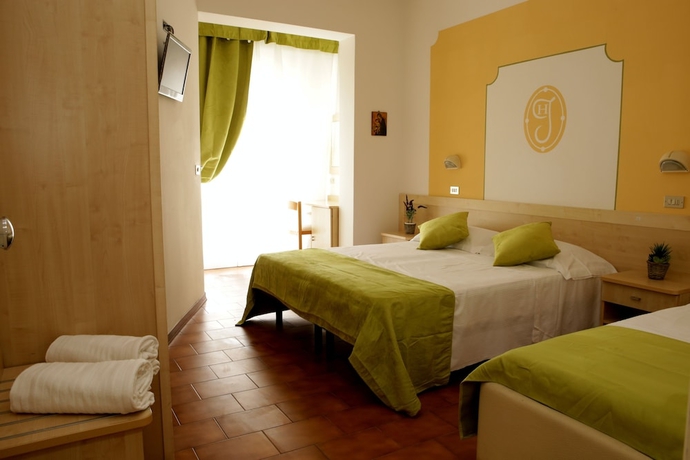 Imagen de la habitación del Hotel New Jolie. Foto 3