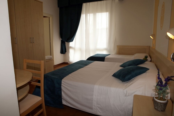 Imagen de la habitación del Hotel New Jolie. Foto 5