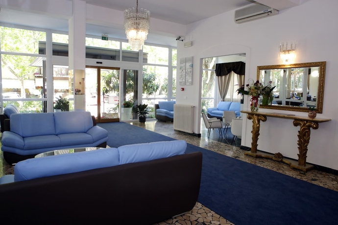 Imagen de los interiores del Hotel New Jolie. Foto 19