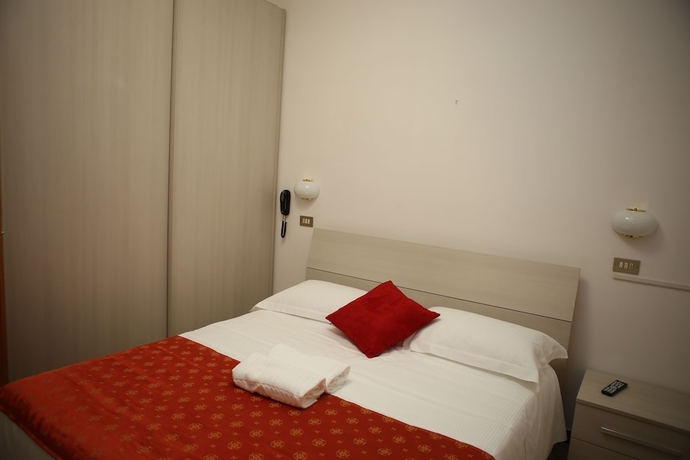 Imagen de la habitación del Hotel New Jolie. Foto 14