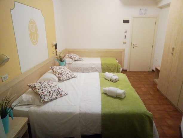 Imagen de la habitación del Hotel New Jolie. Foto 16