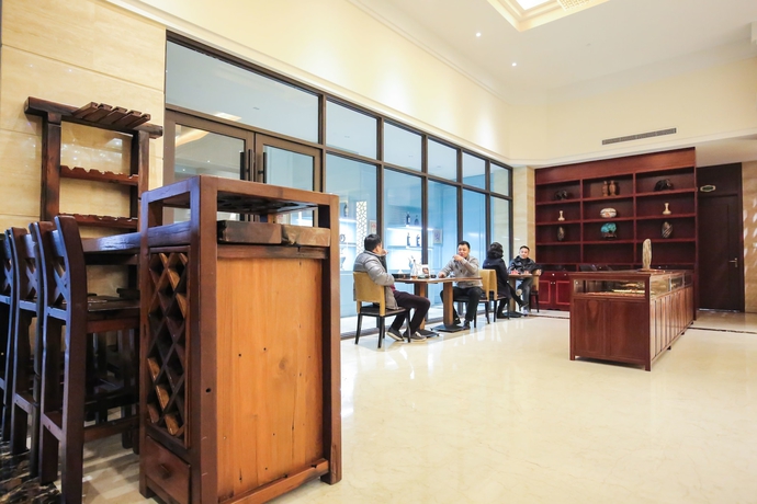 Imagen del bar/restaurante del Hotel New Knight Royal. Foto 3