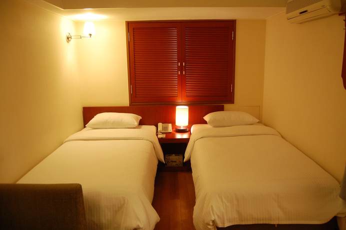 Imagen de la habitación del Hotel New Korea. Foto 14