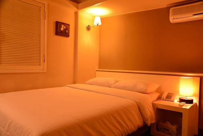 Imagen de la habitación del Hotel New Korea. Foto 17