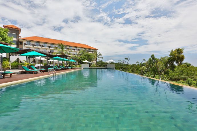 Imagen de la piscina del Hotel New Kuta. Foto 10