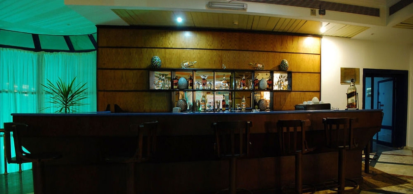 Imagen del bar/restaurante del Hotel New La Perla. Foto 3