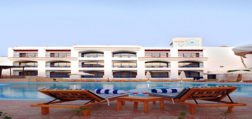 Imagen de la piscina del Hotel New La Perla. Foto 15