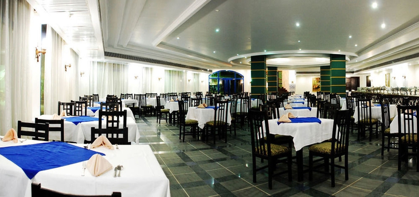 Imagen del bar/restaurante del Hotel New La Perla. Foto 4