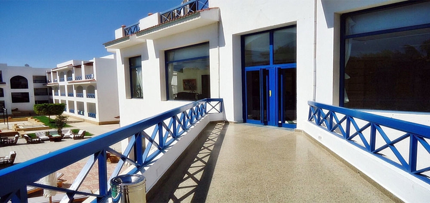 Imagen de los exteriores del Hotel New La Perla. Foto 12