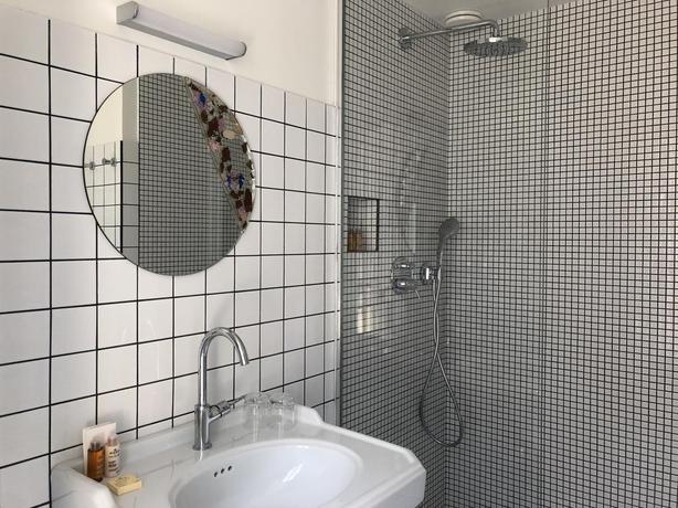 Imagen de la habitación del Hotel New Le Voltaire. Foto 8