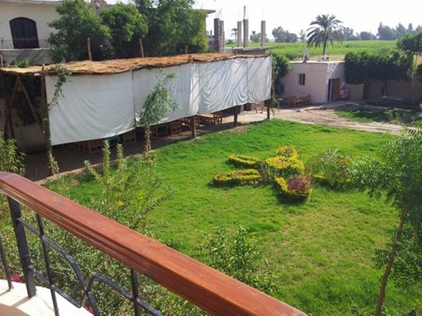 Imagen de los exteriores del Hotel New Memnon. Foto 11
