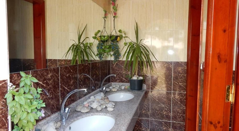 Imagen de la habitación del Hotel New Memnon. Foto 5