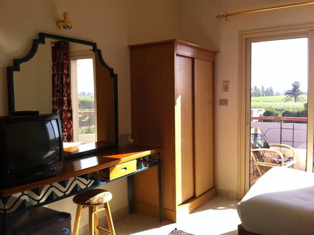 Imagen de la habitación del Hotel New Memnon. Foto 7