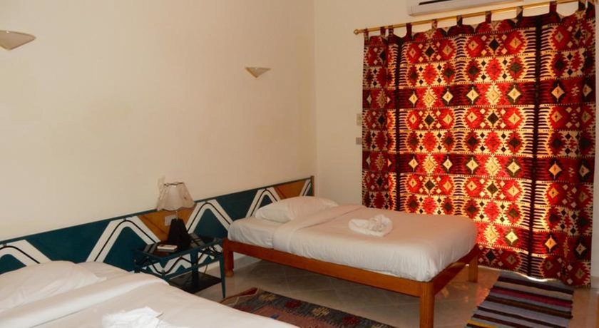 Imagen de la habitación del Hotel New Memnon. Foto 8