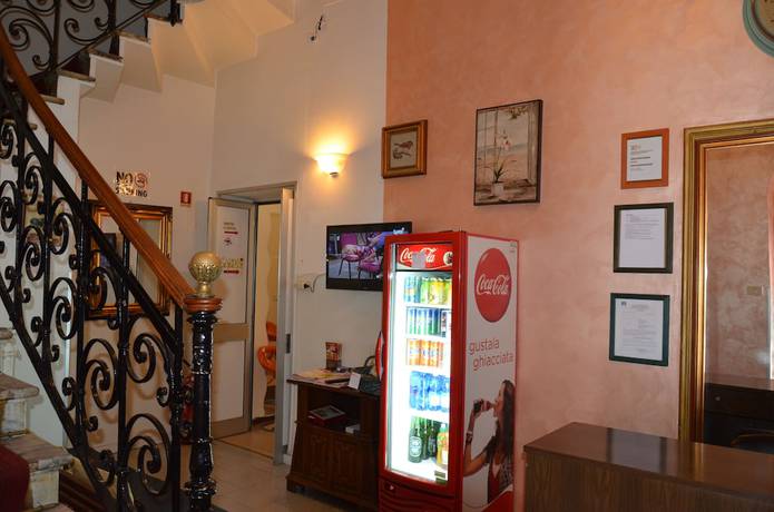 Imagen del bar/restaurante del Hotel New Milan. Foto 2
