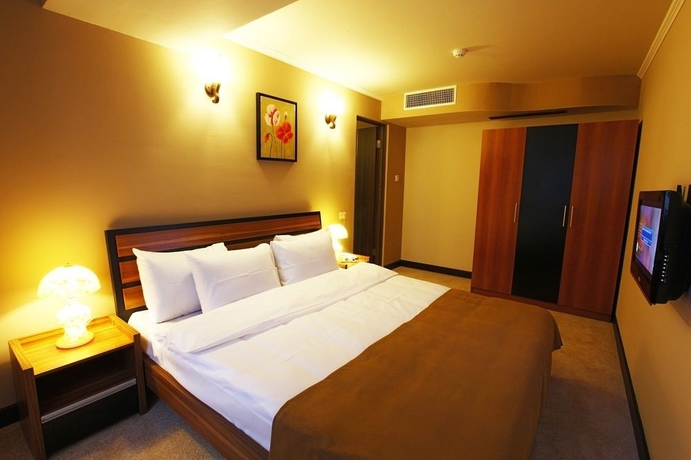 Imagen de los interiores del Hotel New Nairi. Foto 14