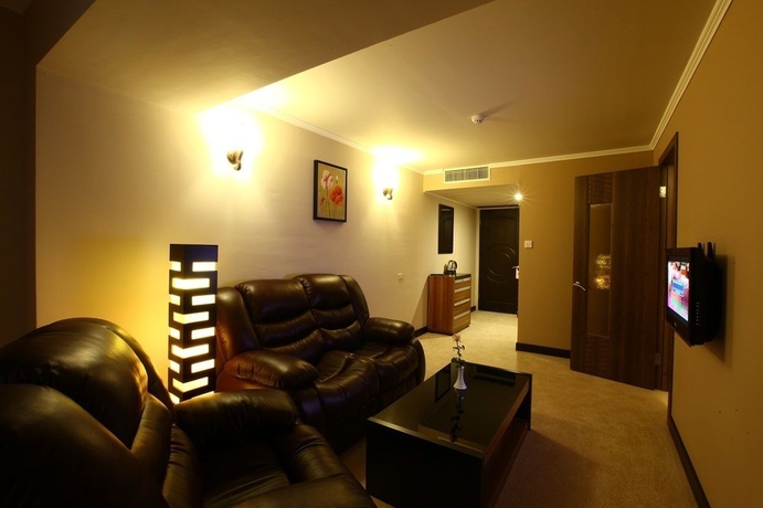 Imagen de los interiores del Hotel New Nairi. Foto 15