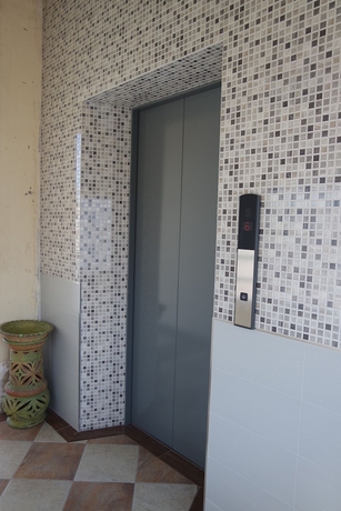Imagen de los interiores del Hotel New Nikom Court. Foto 15