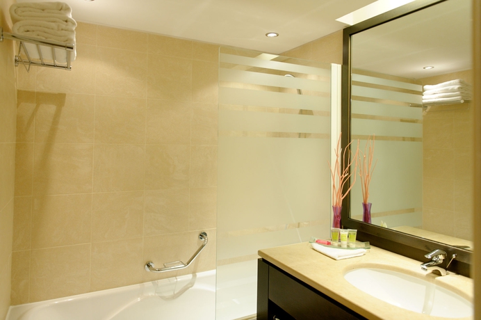 Imagen de la habitación del Hotel New Of Marseille. Foto 11