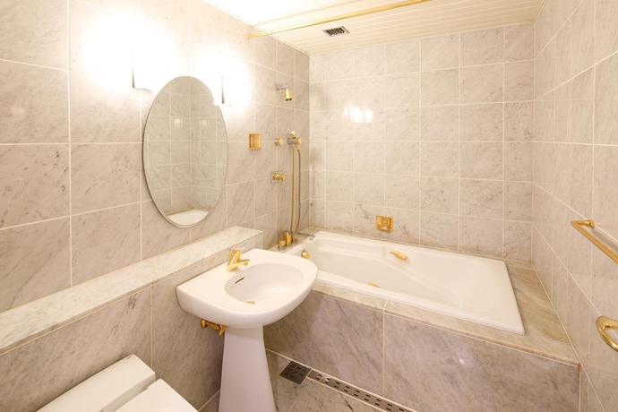 Imagen de la habitación del Hotel New Omi. Foto 7