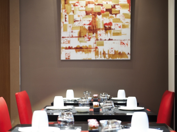 Imagen del bar/restaurante del Hotel New Opera. Foto 4