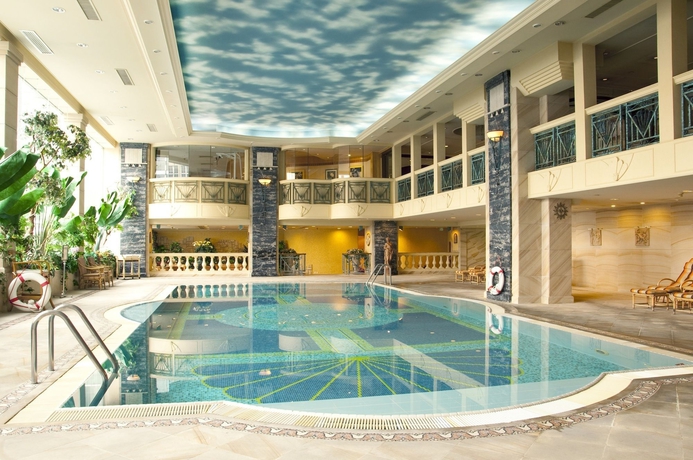 Imagen de la piscina del Hotel New Orient Landmark. Foto 12