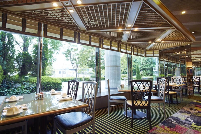 Imagen del bar/restaurante del Hotel New Otani Osaka. Foto 2