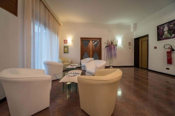 Imagen de los interiores del Hotel New Petit. Foto 16