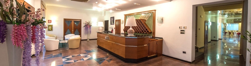 Imagen de los interiores del Hotel New Petit. Foto 19