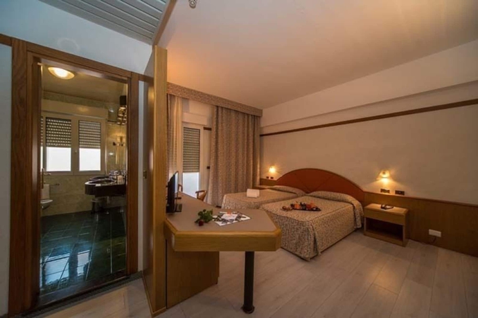 Imagen de la habitación del Hotel New Petit. Foto 12