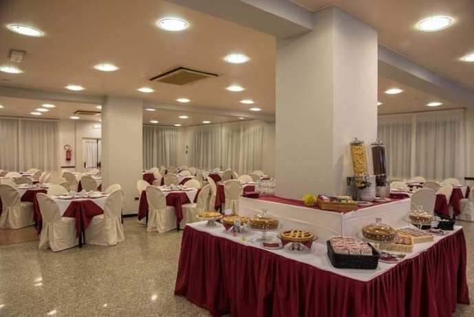 Imagen del bar/restaurante del Hotel New Petit. Foto 4