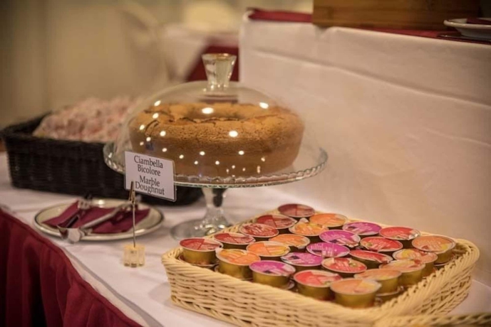 Imagen del bar/restaurante del Hotel New Petit. Foto 6