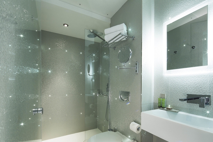 Imagen de la habitación del Hotel New République. Foto 11