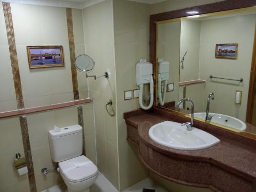 Imagen de la habitación del Hotel New Regency Pyramids View. Foto 14