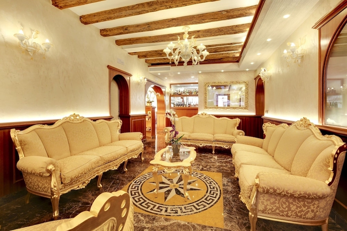 Imagen de los interiores del Hotel New Reiter. Foto 18