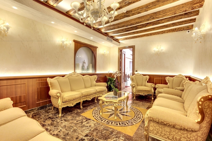 Imagen de los interiores del Hotel New Reiter. Foto 19