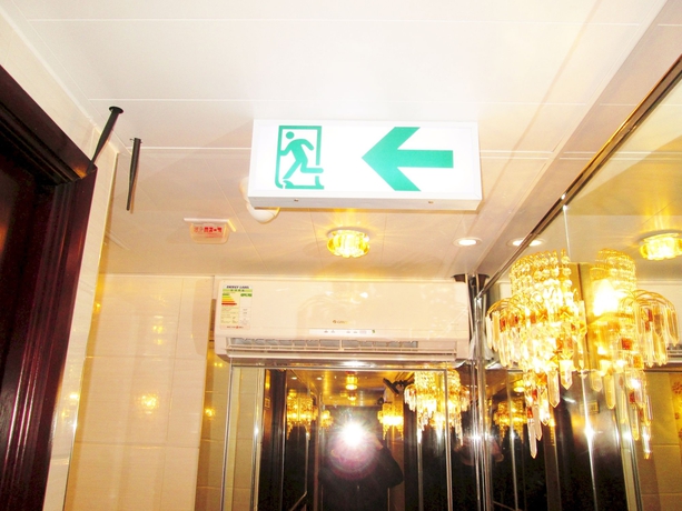 Imagen de los interiores del Hotel New Reliance Inn. Foto 16