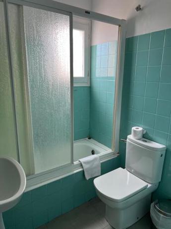 Imagen de la habitación del Hotel New Roser. Foto 18