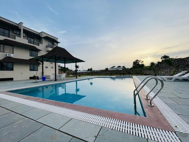 Imagen de la piscina del Hotel New Royal Orbit and Restro Udaipur. Foto 11