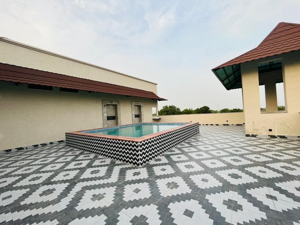 Imagen de la piscina del Hotel New Royal Orbit and Restro Udaipur. Foto 14