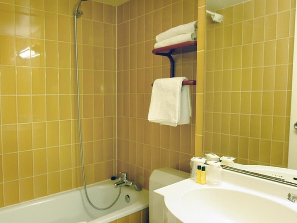 Imagen de la habitación del Hotel New Saint Lazare. Foto 8