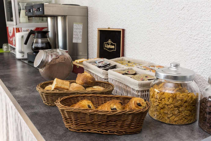 Imagen del bar/restaurante del Hotel New, Saint-Gervais-la-Forêt. Foto 5