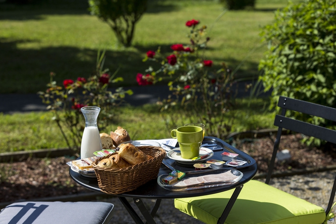 Imagen del bar/restaurante del Hotel New, Saint-Gervais-la-Forêt. Foto 6