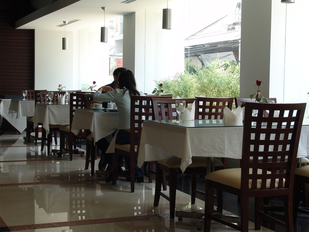 Imagen del bar/restaurante del Hotel New Season. Foto 3
