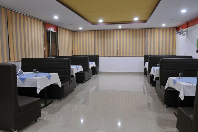Imagen del bar/restaurante del Hotel New Shiva. Foto 16