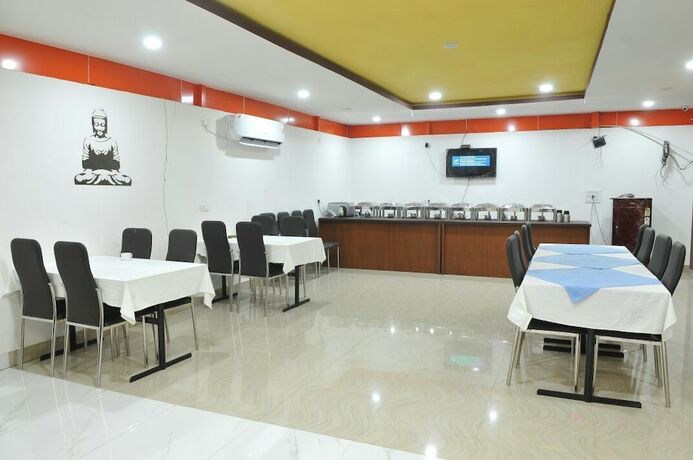 Imagen del bar/restaurante del Hotel New Shiva. Foto 17