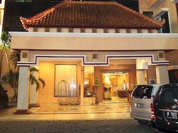 Imagen de los exteriores del Hotel New Siliwangi and Restaurant. Foto 9