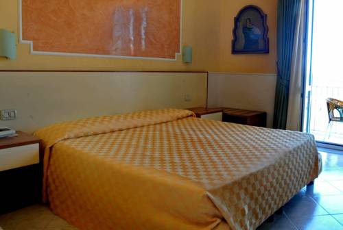 Imagen de la habitación del Hotel New Sonia. Foto 4