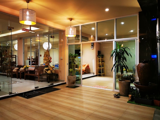 Imagen de los interiores del Hotel New Sorot House. Foto 14